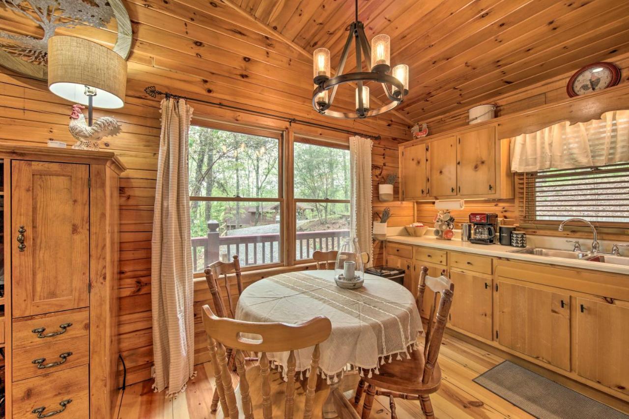 Peaceful Blue Ridge Cabin With Decks And Fire Pit Exterior photo